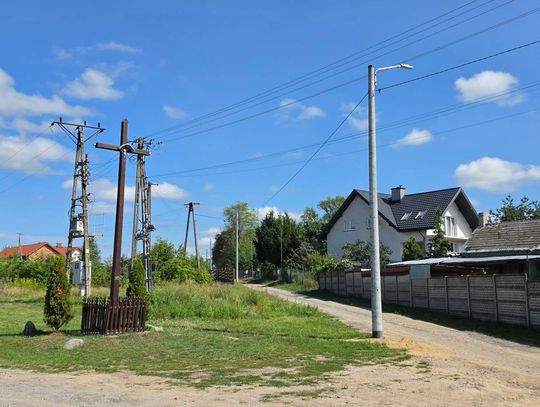 52 nowe słupy i 49 lamp. Gmina Kołbiel zakończyła inwestycję