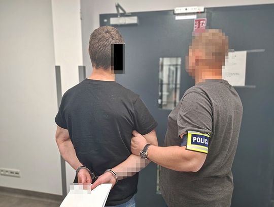 Awantura w mieszkaniu. 27-latek zaatakował policjantów