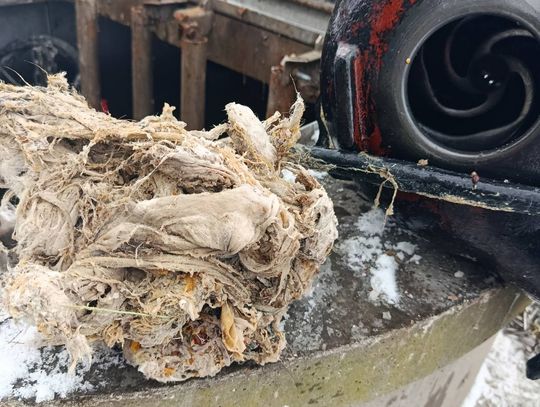 Awarie kanalizacji w gminie Osieck. Problemem niewłaściwe odpady