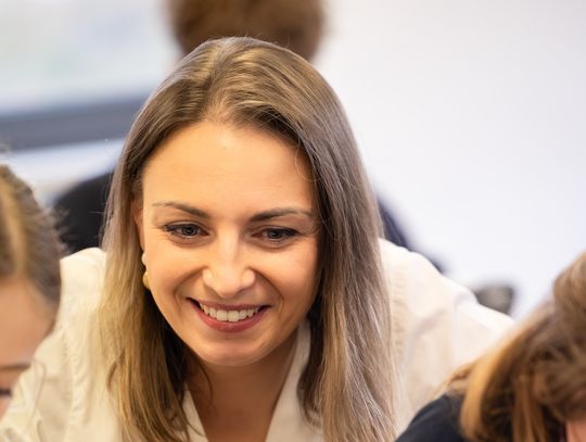 Bezpieczna szkoła zaczyna się od rozmowy. Kinga Gajewska o bezpieczeństwie dzieci