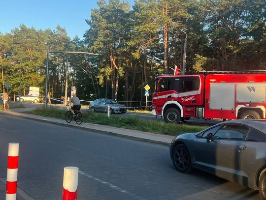 BMW potrąciło nastolatkę przy centrum handlowym