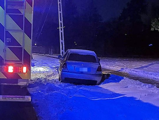 Bmw wbiło się w słup