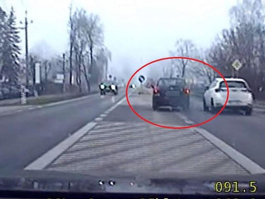 Brawurowa ucieczka przed policją. Toyota kontra nieoznakowany radiowóz [FILM]