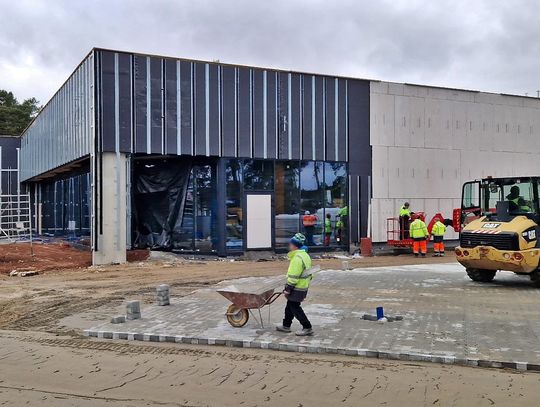 Budowa nowego supermarketu w Józefowie idzie pełną parą [FOTO]