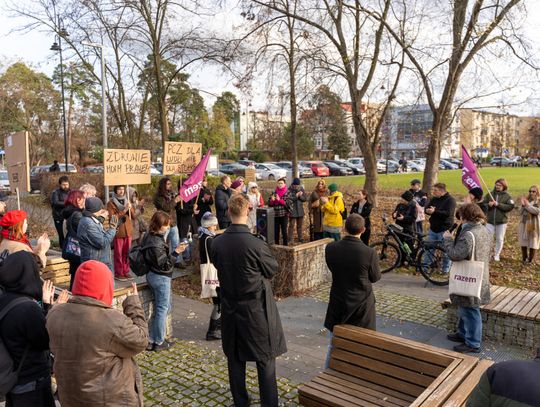 Burzliwy protest w centrum Otwocka ws. szpitala powiatowego. Padły mocne słowa Burzliwy protest w centrum Otwocka ws. szpitala powiatowego. Padły mocne słowa