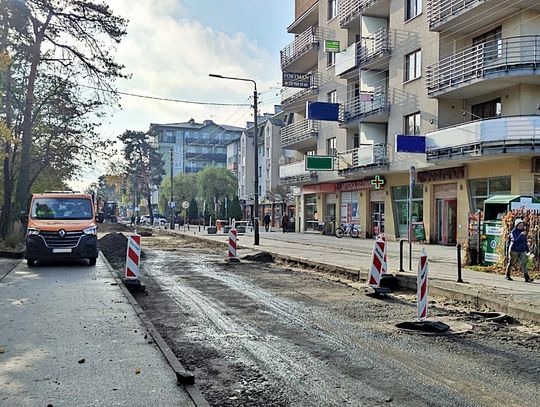 Centrum Otwocka prawie przejezdne. Co się dzieje na ul. Andriollego? [FOTO]