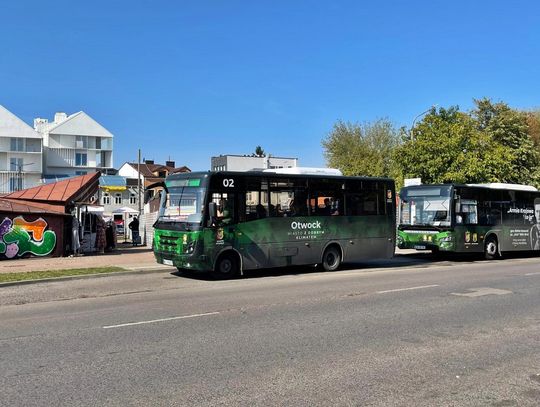 Chamski kierowca miejskiego autobusu
