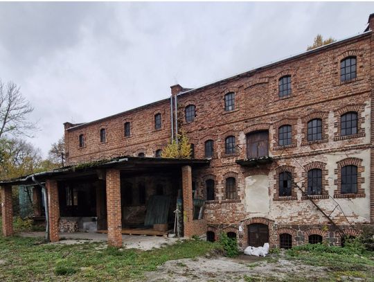 Co kryje dawny folwark Zamoyskich? Archeolodzy zbadają teren. Potrzebna pomoc mieszkańców