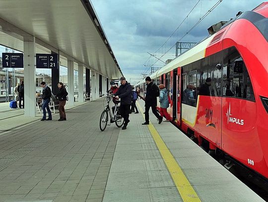 Czy to koniec utrudnień na kolei? Pociągi znów pojadą dwoma torami