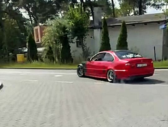 Ulice jak tor wyścigowy. Driftują, pierdzą wydechami i nie dają żyć mieszkańcom Ulice jak tor wyścigowy. Driftują, pierdzą wydechami i nie dają żyć mieszkańcom