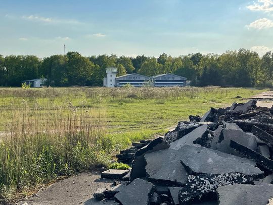 Gigant handlowy wyrośnie na dawnym lotnisku w Góraszce. Będzie 100 sklepów, kino i aquapark [FOTO]