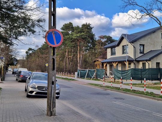 Dlaczego wprowadzono zakaz parkowania na ul. Wiejskiej?