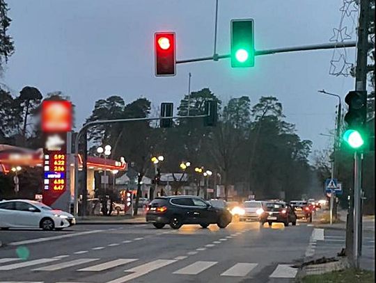 Dlaczego zielone światło na ul. Majowej świeci się dla zamkniętej drogi? Dlaczego zielone światło na ul. Majowej świeci się dla zamkniętej drogi?