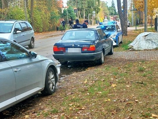 Drift na ulicach Józefowa. Kierowca bmw zatrzymany na gorącym uczynku!