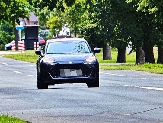 Drogówka czekała przy szkole. Kierowca pędził ponad 100 km/h i słono zapłacił