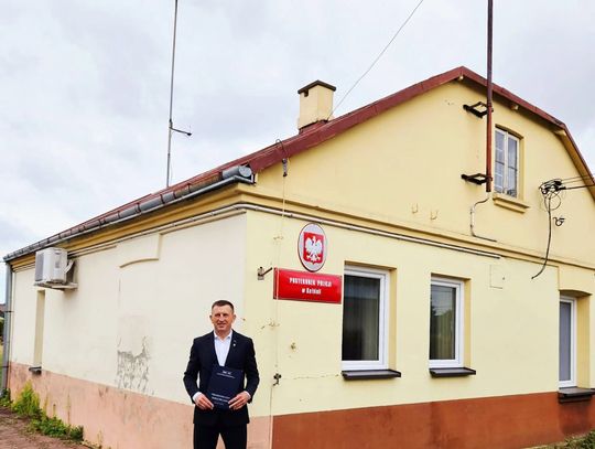 Działka pod nowy posterunek przekazana. To kolejny krok do budowy siedziby policji w Kołbieli