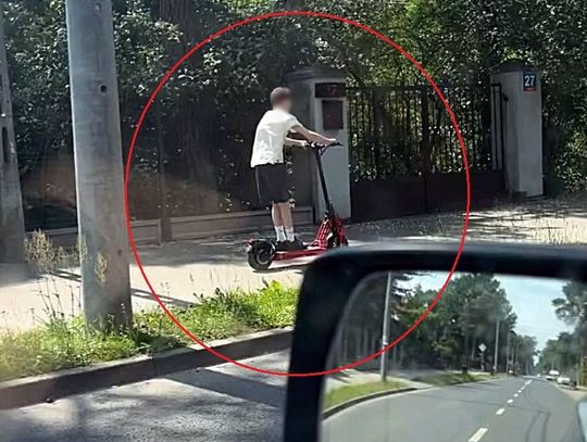 Dziecko na hulajnodze elektrycznej pędziło 50 km/h! [FILM]