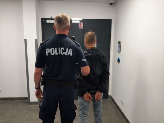 policjant z przestępcą