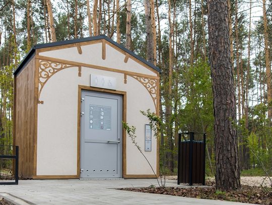 Elegancka toaleta w Józefowie. Jest nawet instrukcja obsługi