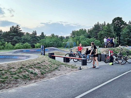 Extreme Fun. Nowy pumptrack na Ługach przyciąga młodzież z całej okolicy