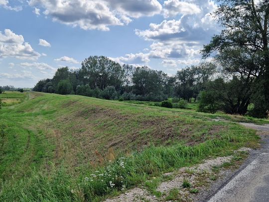 Finisz prac przy wałach. Karczew zabezpiecza się przed powodzią