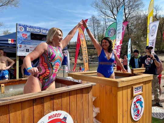 Józefów ma rekord świata w morsowaniu. Sukces Morsy SHARK Team!