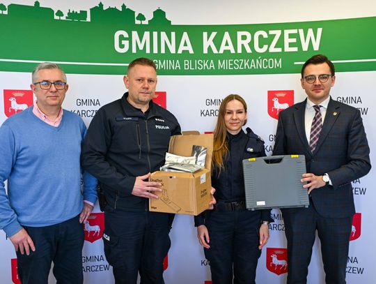 Karczew przekazał policji sprzęt do walki z narkotykami Karczew przekazał policji sprzęt do walki z narkotykami