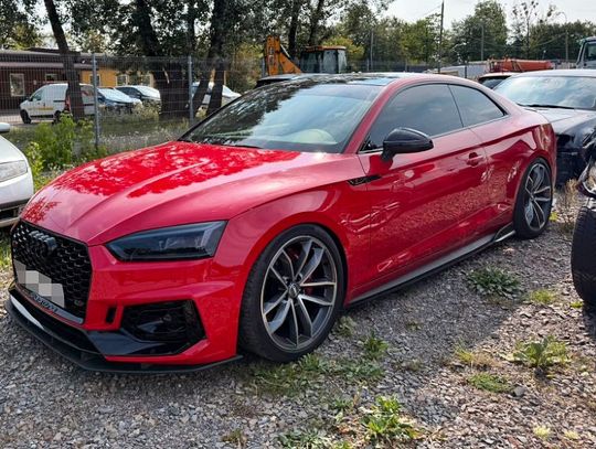 Kierowca sportowego audi chciał pofikać na drodze. Trafił na nie tych, co trzeba