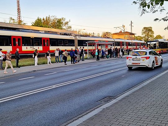 Kolejny wypadek na torach. Duże utrudnienia w kursowaniu pociągów na linii otwockiej