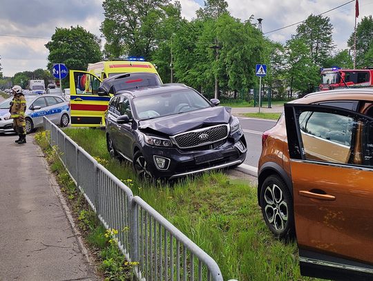 Kolizja kilku samochodów na drodze wojewódzkiej nr 801 w Józefowie