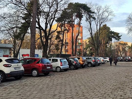 Kontrowersje i emocje przed obradami OSM. Wybory i likwidacja parkingu