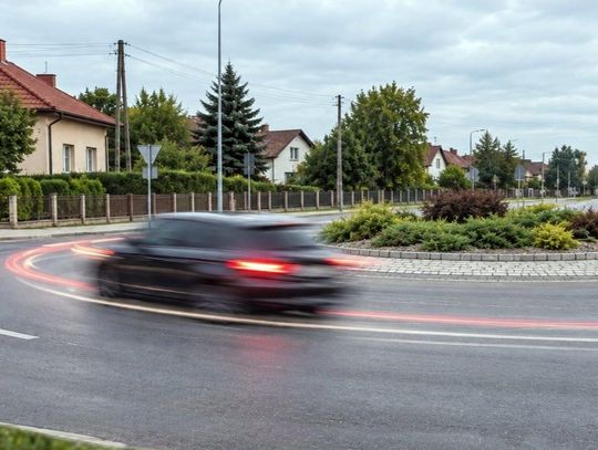 Kręcił się po rondzie jak bączek. Policjanci szybko odkryli dlaczego