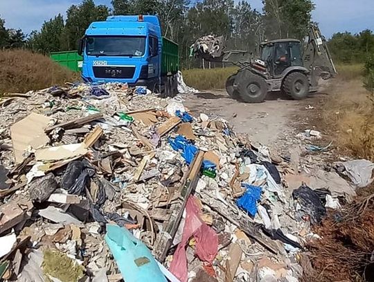 Kto wywalił kilkadziesiąt ton odpadów w naszej okolicy? Co ustaliła policja?