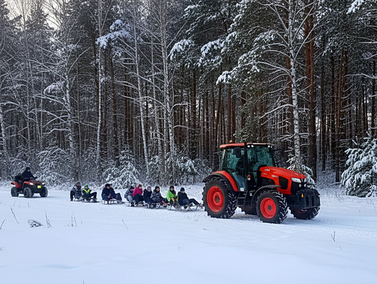 Kuligi za traktorami i autami na obrzeżach Otwocka. Policja ostrzega