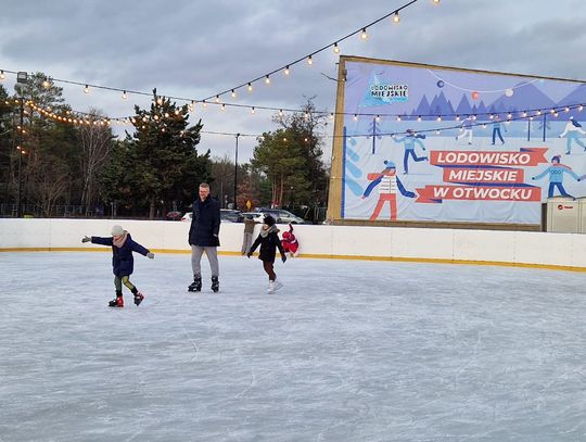 Lodowisko w Otwocku już gotowe. Otwarcie tuż przed Mikołajkami Lodowisko w Otwocku już gotowe. Otwarcie tuż przed Mikołajkami