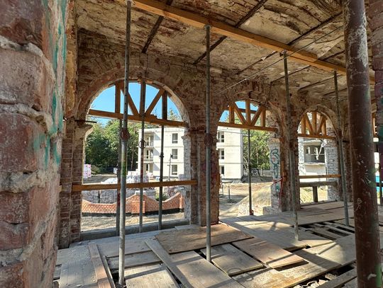 Metamorfoza zabytkowego Dworu Bojarów! Inwestycja nabiera kształtów [FOTO]