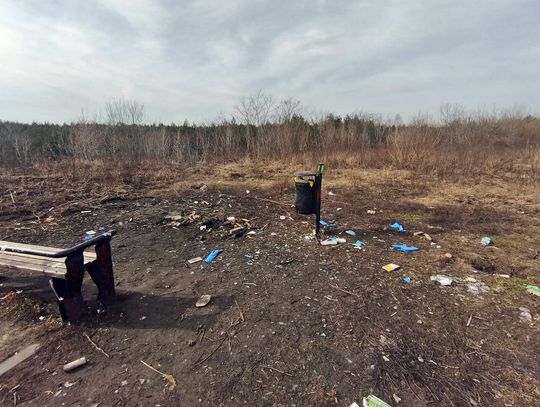 Mieli miejsce do relaksu na łonie natury. Ktoś zrobił z niego śmietnik