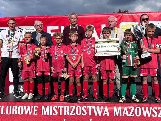 Młodzi piłkarze Mazura Karczew wicemistrzami Mazowsza