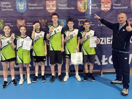 Młodzi tenisiści stołowi z Wiązowny awansowali do finału Mazowsza