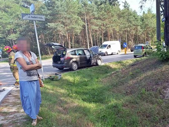 Zderzenie trzech samochodów na drodze wojewódzkiej nr 801 w Józefowie