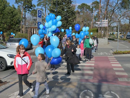 Niebieski dzień w centrum Otwocka [FOTO]