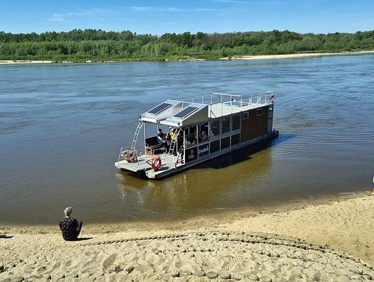 Niski poziom Wisły wstrzymał kursy promem z Wawra do Wilanowa