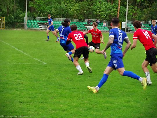 Nowe trybuny przy boisku Advit już gotowe!