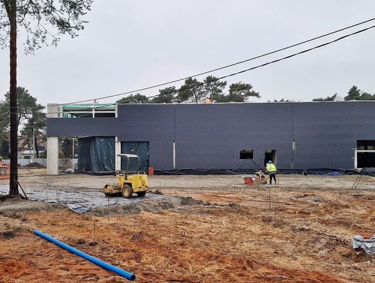 Nowy supermarket w Józefowie rośnie jak na drożdżach! [FOTO]