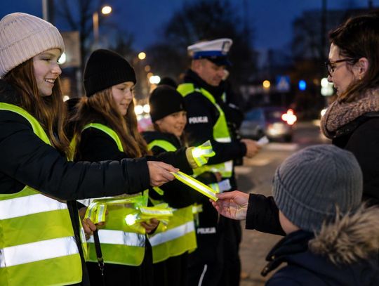 Odblaskowa akcja w Józefowie. Uczniowie wyjdą do mieszkańców