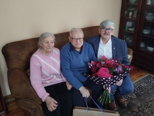 Pan Jan z gminy Wiązowna świętował setne urodziny! Ma imponujący życiorys