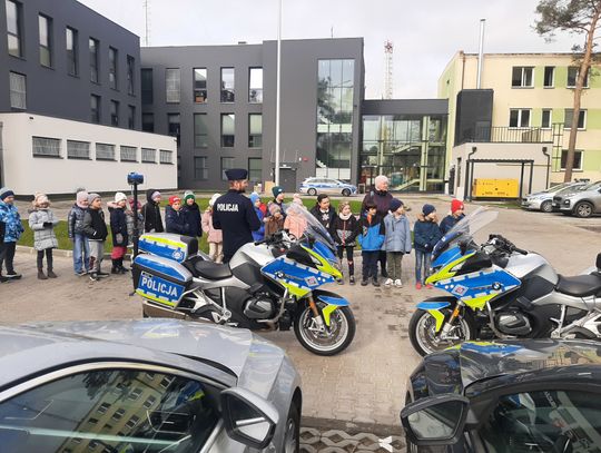 Pierwszoklasiści z wizytą na Komendzie Policji