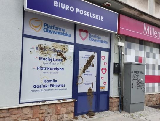 Pilne! Atak na biuro poselskie w Otwocku [AKTUALIZACJA]