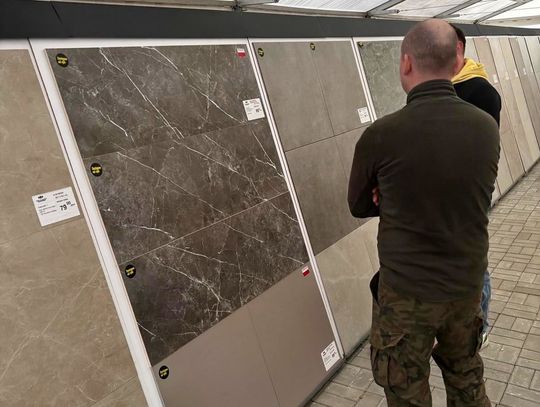 Po co przepłacać za płytki? Nowy outlet przyciąga mieszkańców regionu