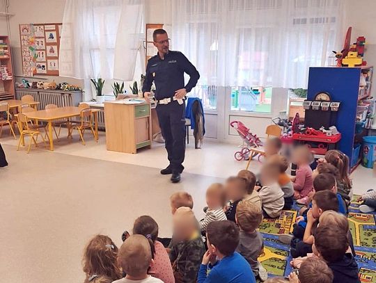 Policyjna lekcja w przedszkolu w Otwocku